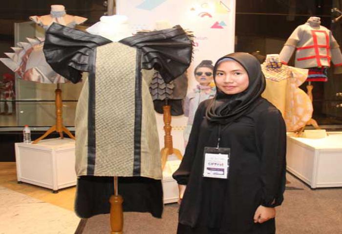 Inspirasi dari Hewan, Mahasiswi IKJ Desain Baju Reptil 